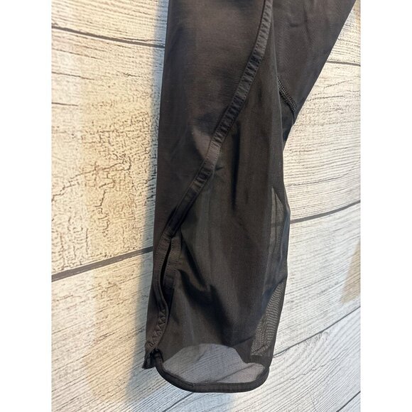 Women's Lululemon Beat The Heat Crop Size 12 - Picture 3 of 3